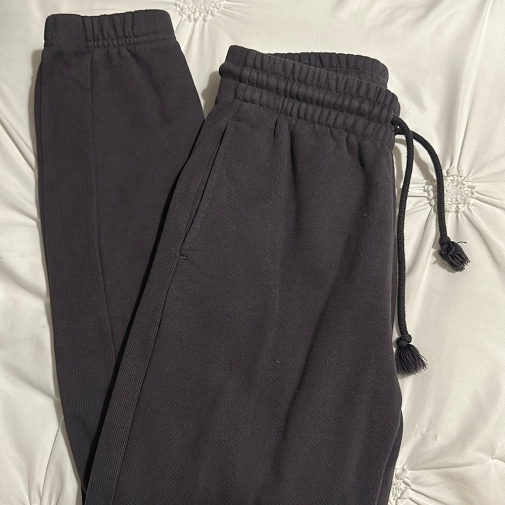 Aritzia TNA cozy sweatpants